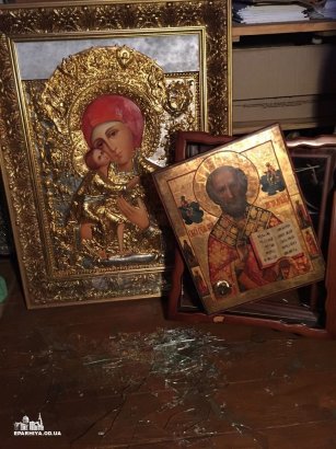 Нападения на православные храмы: злой умысел или целенаправленная политика? Нападения на православные храмы: злой умысел или целенаправленная политика?