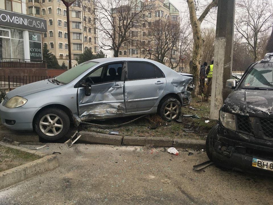 В Харькове нетрезвый шофёр взял на таран Prius копов: Есть травмированные В Харькове нетрезвый шофёр взял на таран Prius копов: Есть травмированные