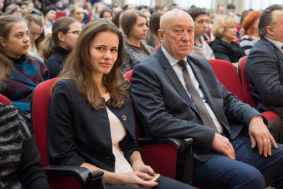 Женские коллективы Одесской Юракадемии и МГУ поздравили с 8 марта Женские коллективы Одесской Юракадемии и МГУ поздравили с 8 марта