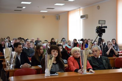 Женские коллективы Одесской Юракадемии и МГУ поздравили с 8 марта Женские коллективы Одесской Юракадемии и МГУ поздравили с 8 марта