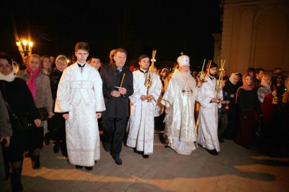 В храмах Одессы прошли Божественные Литургии в пасхальную ночь