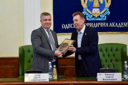 В Одесской Юракадемии прошел первый региональный турнир по правоведению среди учеников 11-х классов