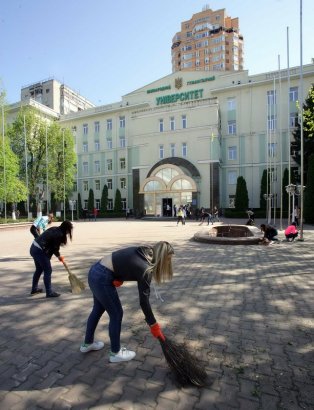 Студенты Одесской Юракадемии и МГУ провели масштабные субботники Студенты Одесской Юракадемии и МГУ провели масштабные субботники