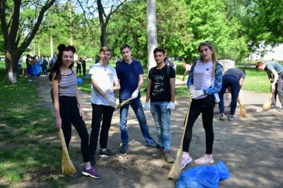 В рамках &laquo;Недели добрых дел&raquo; студенты убирают парки и навещают животных в приютах