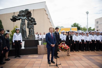 В Одессе возложили цветы к памятнику «Спасенное детство»