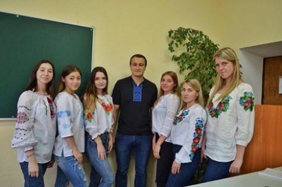 В День вышиванки студенты Одесской Юракадемии организовали флешмоб