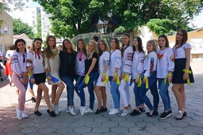 В День вышиванки студенты Одесской Юракадемии организовали флешмоб