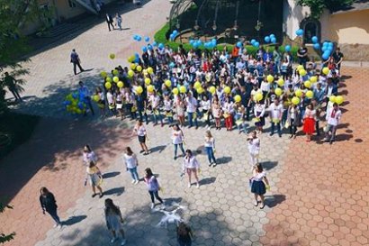 В День вышиванки студенты Одесской Юракадемии организовали флешмоб