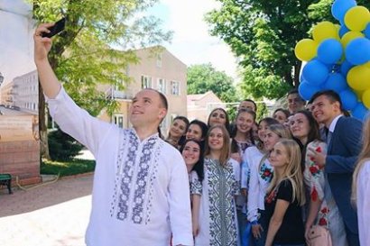 В День вышиванки студенты Одесской Юракадемии организовали флешмоб