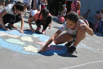 Ко Дню защиты детей в Одессе прошла акция «Дети рисуют мир» Ко Дню защиты детей в Одессе прошла акция «Дети рисуют мир»