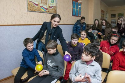 Воспитанниц дома-интерната на Макаренко, 20 поздравили с наступающими праздниками