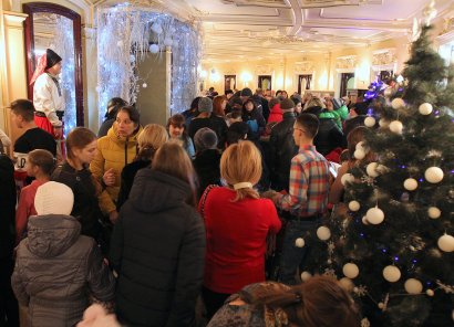 С Днем Святого Николая в Одесском оперном театре поздравили более двух тысяч детей