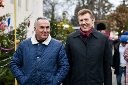 Сергей Кивалов поздравил с наступающим  Новым годом воспитанниц  детского дома-интерната на Макаренко, 20 