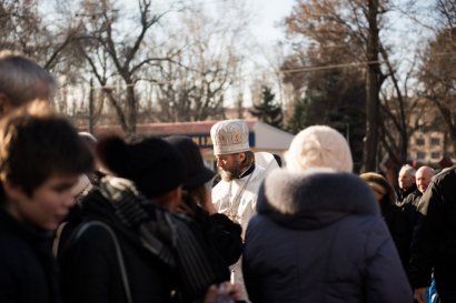 В праздник Богоявления одесситы посещали храмы и совершали омовение в крещенской воде