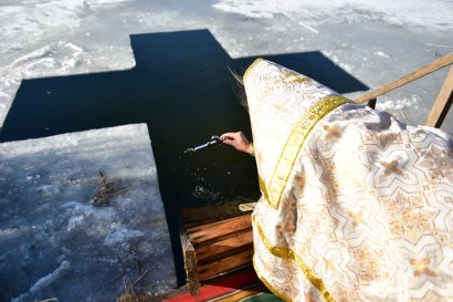 В праздник Богоявления одесситы посещали храмы и совершали омовение в крещенской воде