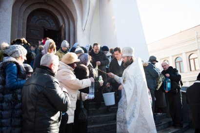 В праздник Богоявления одесситы посещали храмы и совершали омовение в крещенской воде