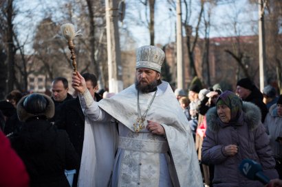В праздник Богоявления одесситы посещали храмы и совершали омовение в крещенской воде