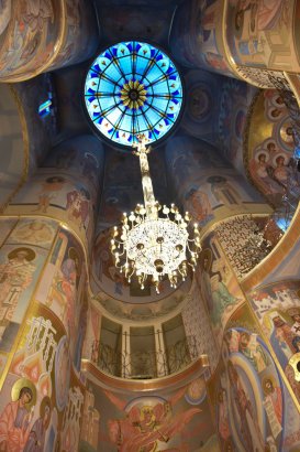 В праздник Богоявления одесситы посещали храмы и совершали омовение в крещенской воде