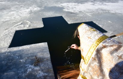 В праздник Богоявления одесситы посещали храмы и совершали омовение в крещенской воде