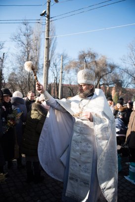 В праздник Богоявления одесситы посещали храмы и совершали омовение в крещенской воде