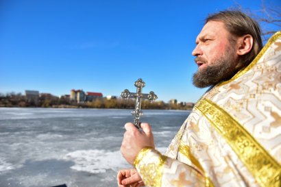 В праздник Богоявления одесситы посещали храмы и совершали омовение в крещенской воде