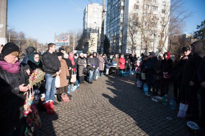 В праздник Богоявления одесситы посещали храмы и совершали омовение в крещенской воде