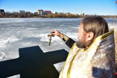 В праздник Богоявления одесситы посещали храмы и совершали омовение в крещенской воде