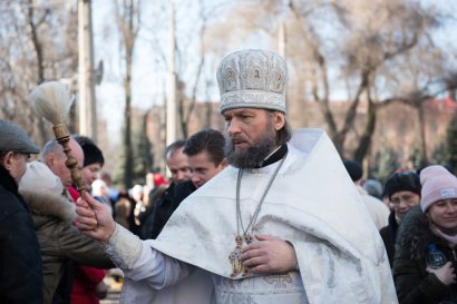 В праздник Богоявления одесситы посещали храмы и совершали омовение в крещенской воде