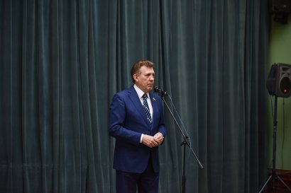 Народные депутаты встретились с членами обкома профсоюза работников образования, переселенцами и многодетными семьями Народные депутаты встретились с членами обкома профсоюза работников образования, переселенцами и многодетными семьями