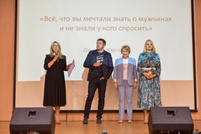 В Одесской Юракадемии с мастер-классами выступил известный психолог и телеведущий Дмитрий Карпачев