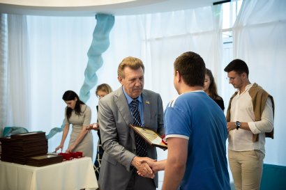 Сергей Кивалов поздравил работников СМИ с профессиональным праздником Сергей Кивалов поздравил работников СМИ с профессиональным праздником