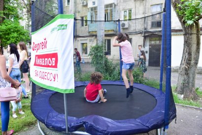 В одесские дворы заглянул детский праздник В одесские дворы заглянул детский праздник