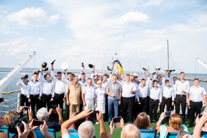 В добрый путь, моряки! На теплоходе «Хаджибей» состоялся выпуск Морского училища Одесской Юракадемии В добрый путь, моряки! На теплоходе «Хаджибей» состоялся выпуск Морского училища Одесской Юракадемии
