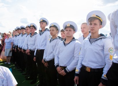 В добрый путь, моряки! На теплоходе «Хаджибей» состоялся выпуск Морского училища Одесской Юракадемии В добрый путь, моряки! На теплоходе «Хаджибей» состоялся выпуск Морского училища Одесской Юракадемии