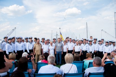 В добрый путь, моряки! На теплоходе «Хаджибей» состоялся выпуск Морского училища Одесской Юракадемии В добрый путь, моряки! На теплоходе «Хаджибей» состоялся выпуск Морского училища Одесской Юракадемии