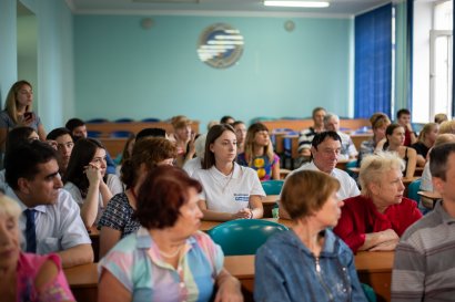 Социальный проект Сергея Кивалова в действии: пенсионеры получили сертификаты о прохождении компьютерных курсов