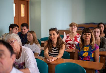 Социальный проект Сергея Кивалова в действии: пенсионеры получили сертификаты о прохождении компьютерных курсов