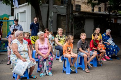 Истинно народный депутат: Сергей Кивалов ежедневно проводит встречи с жителями Приморского района