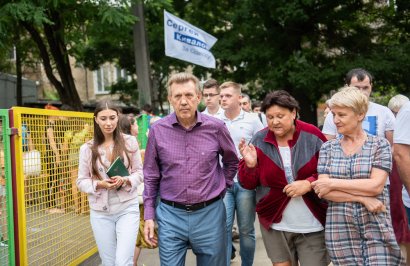 Истинно народный депутат: Сергей Кивалов ежедневно проводит встречи с жителями Приморского района Истинно народный депутат: Сергей Кивалов ежедневно проводит встречи с жителями Приморского района