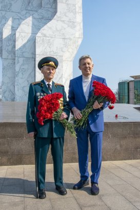 Накануне 76-й годовщины Дня освобождения Одессы депутаты Украинской морской партии Сергея Кивалова чествовали воинов-освободителей